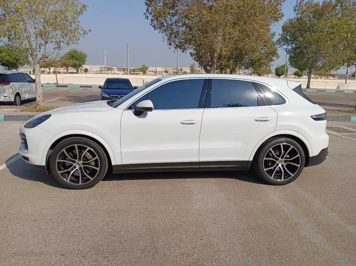 Car image 8