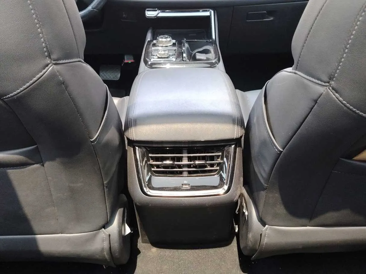 Car image 35
