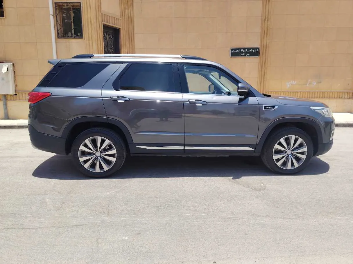 Car image 4