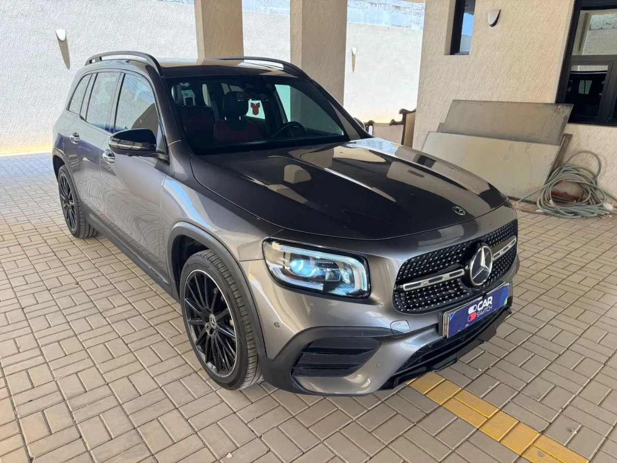 Car image 3