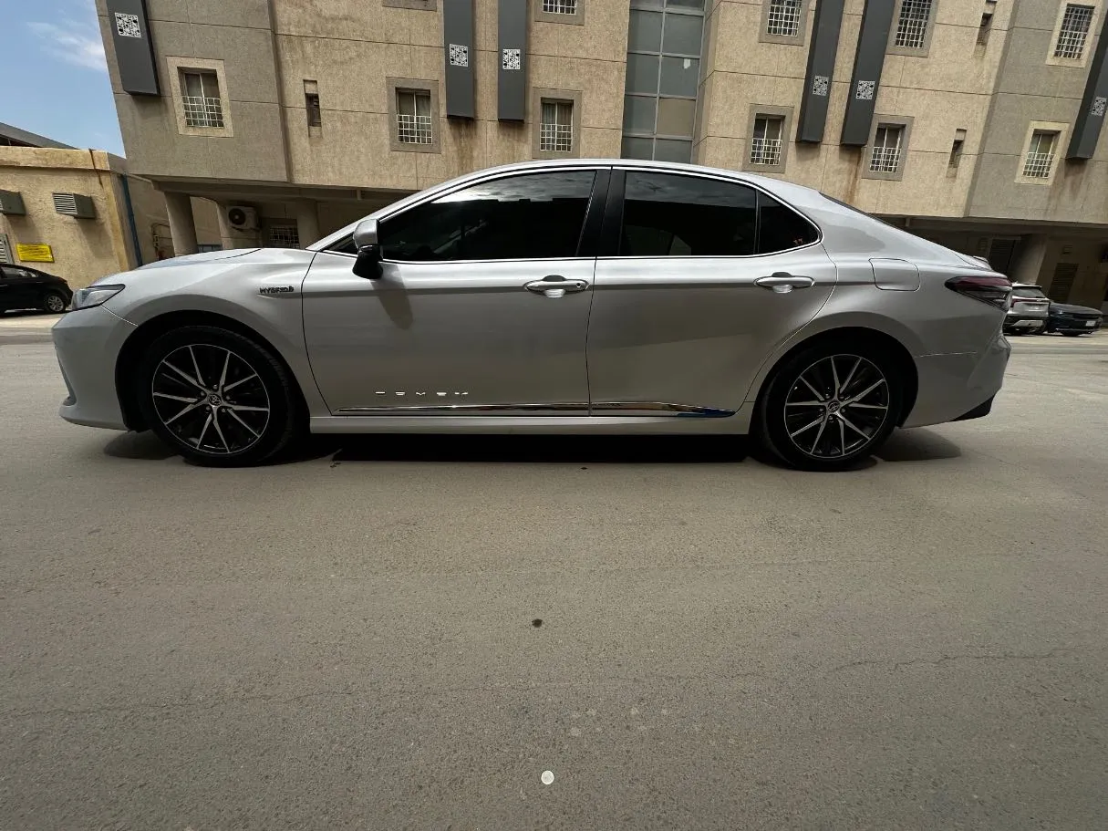 Car image 8