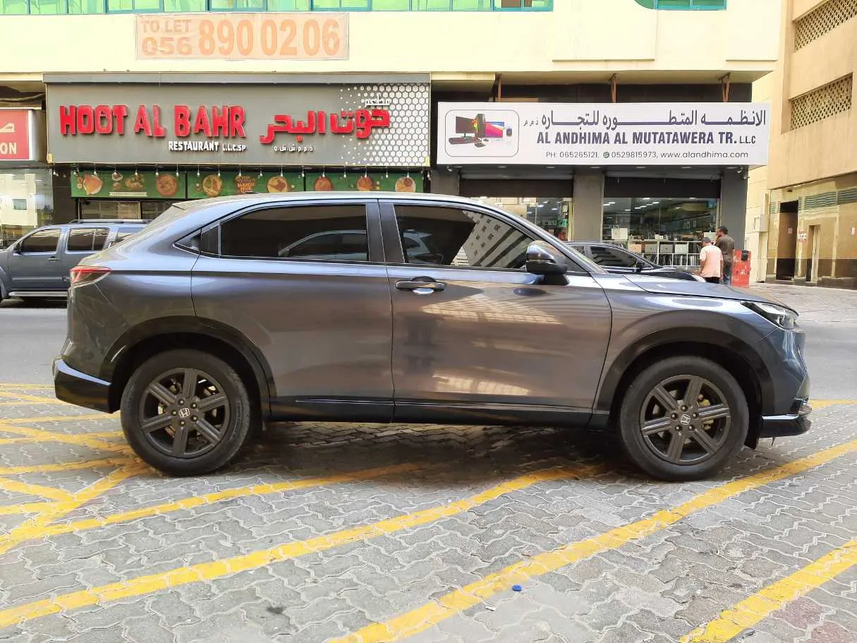 Car image 8