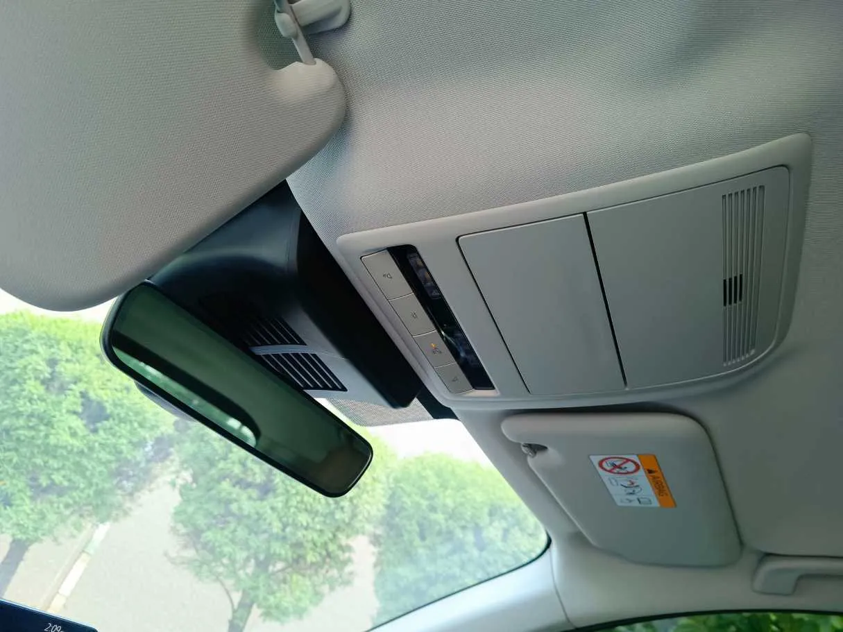 Car image 29
