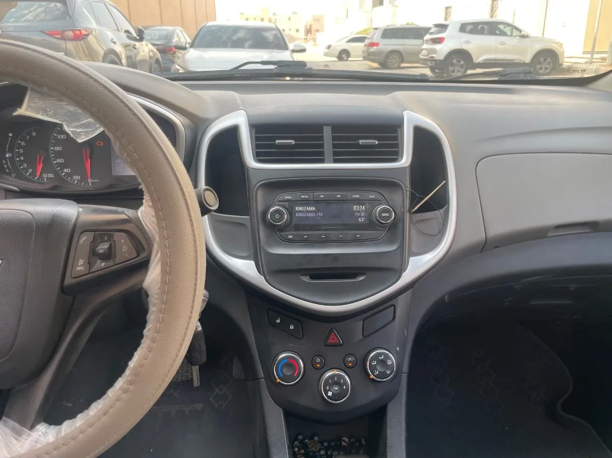 Car image 19