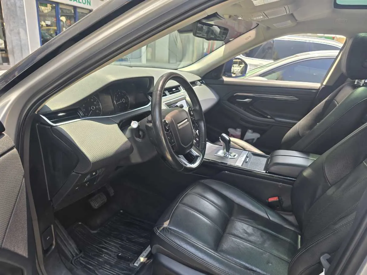 Car image 11
