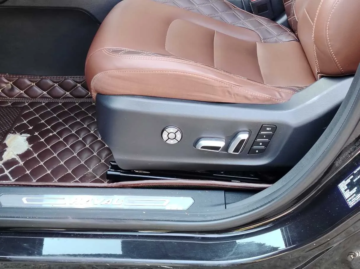 Car image 37