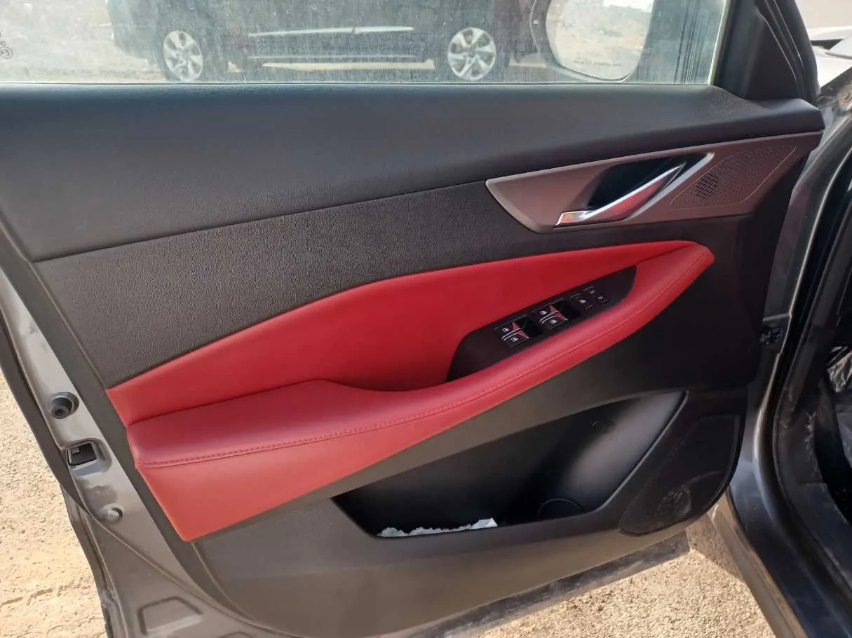 Car image 10