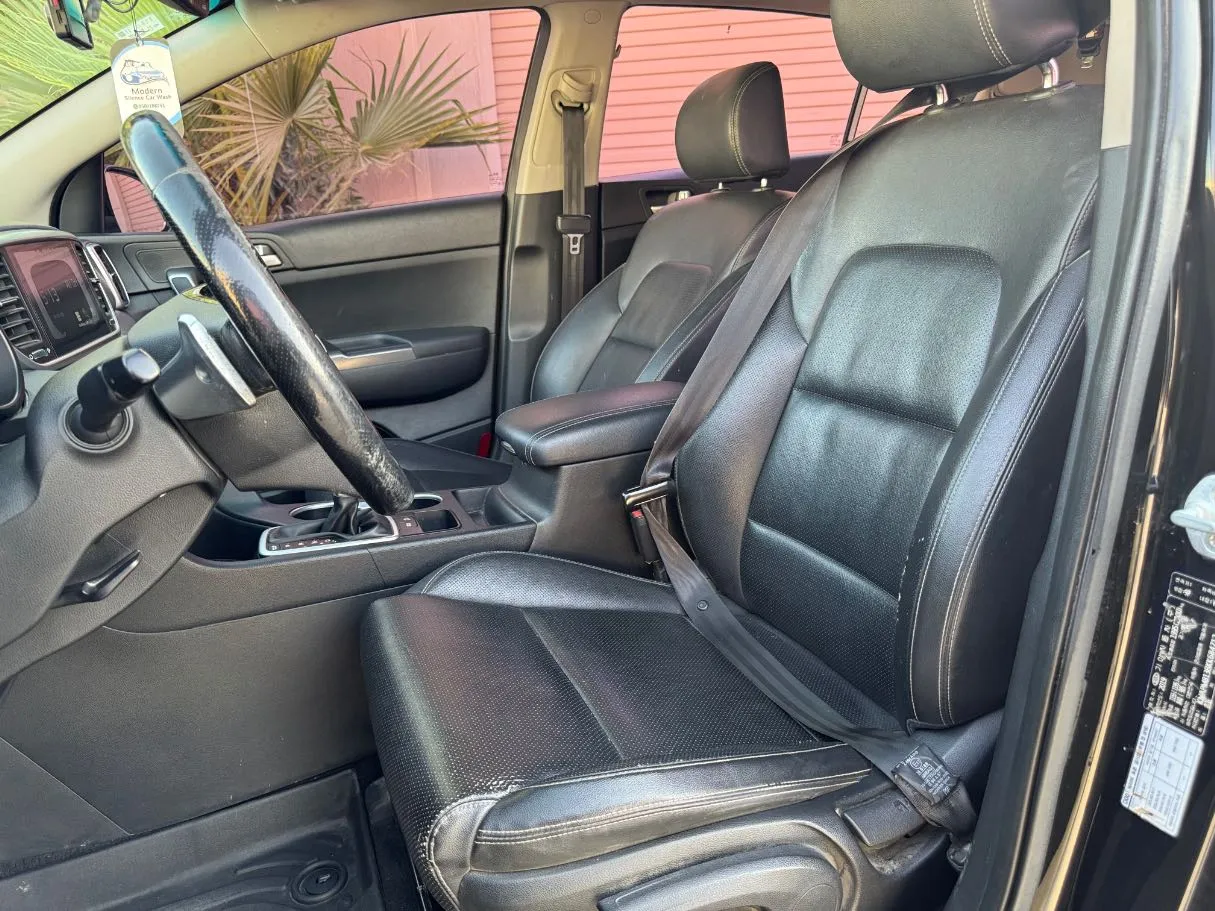 Car image 10