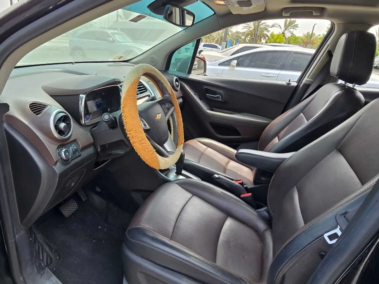 Car image 11