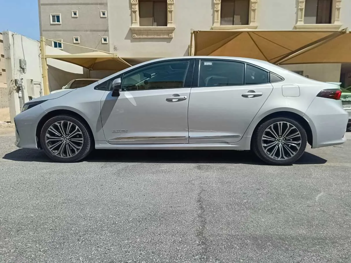 Car image 8