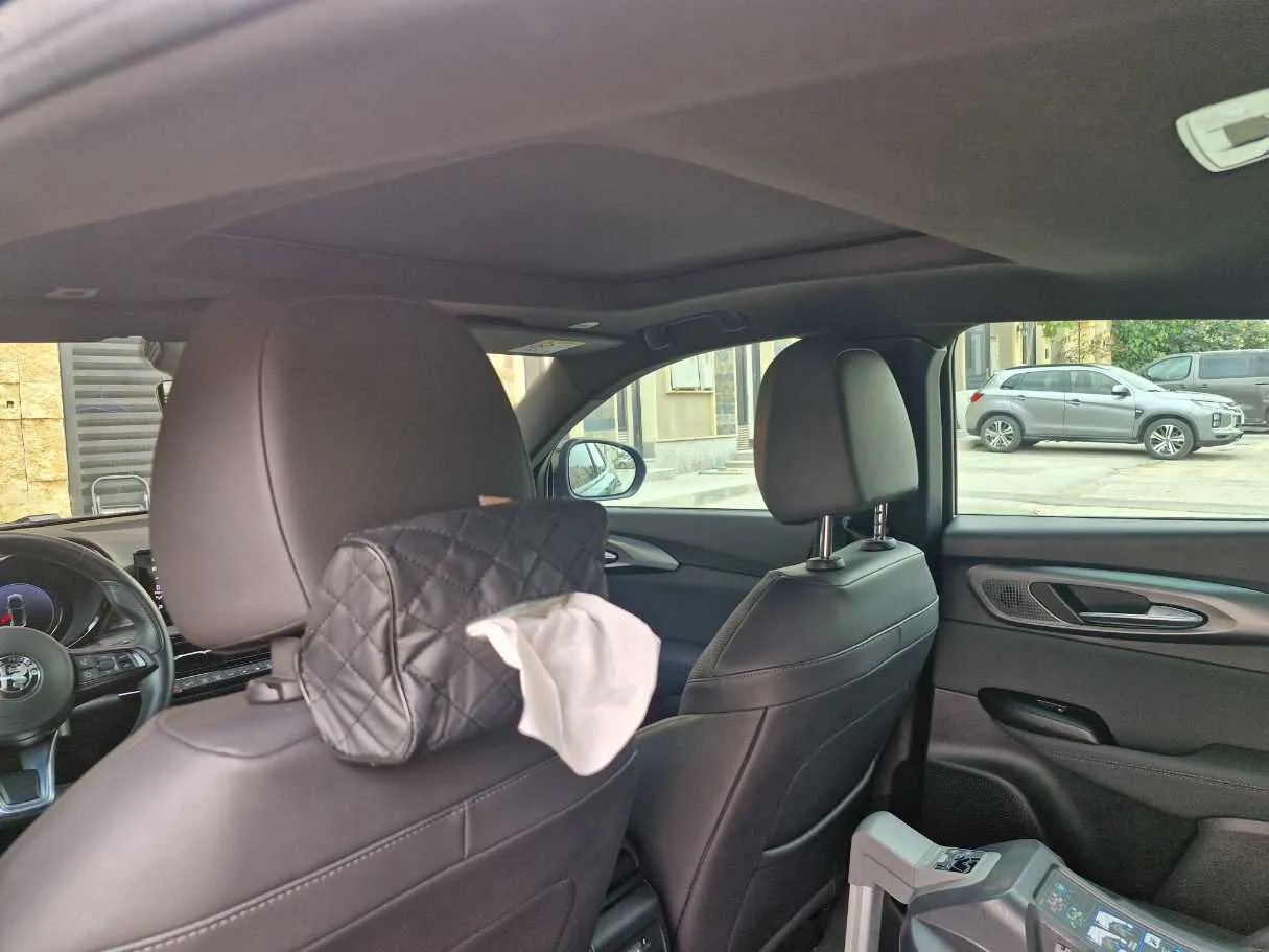 Car image 15