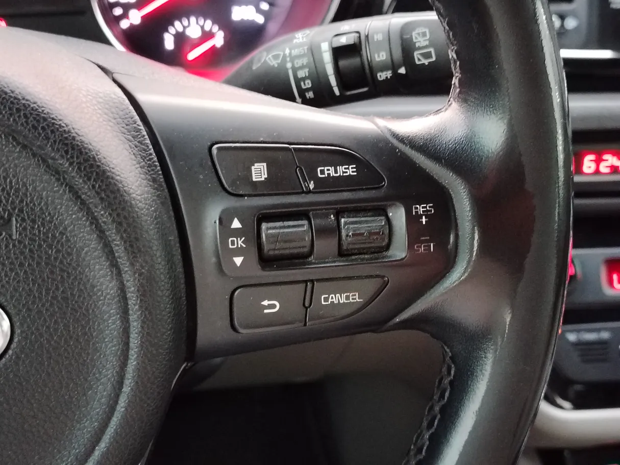 Car image 28