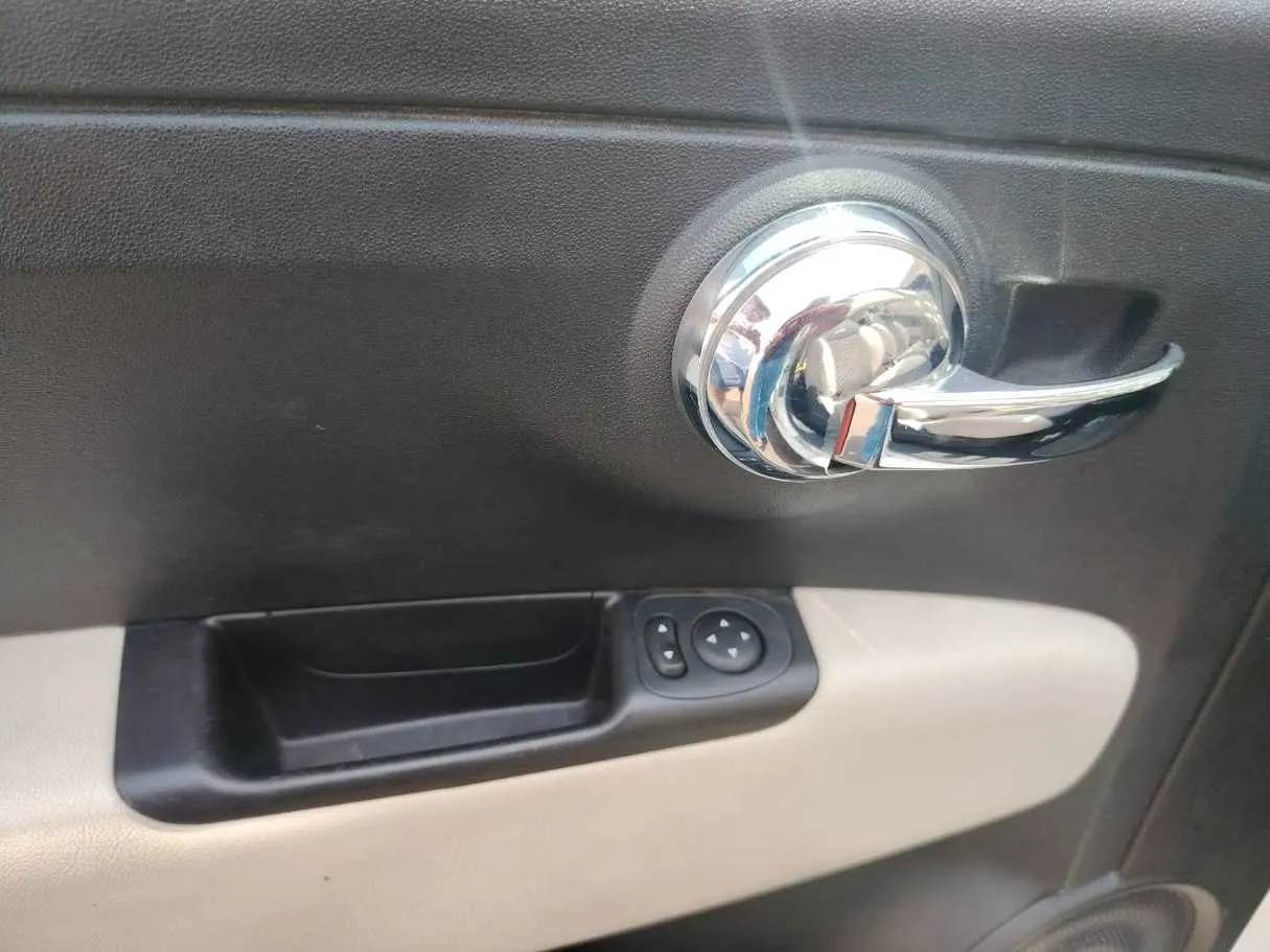Car image 30