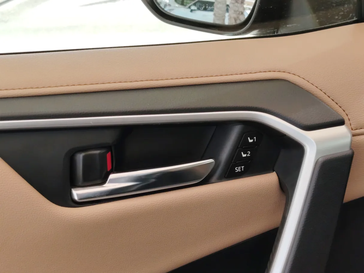 Car image 35