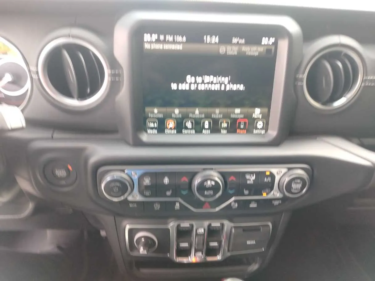 Car image 32