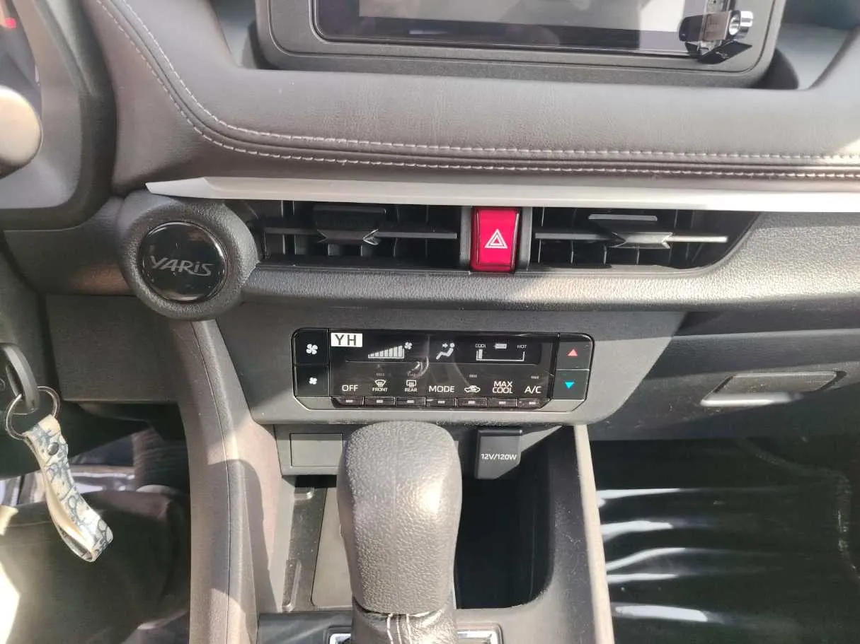 Car image 24