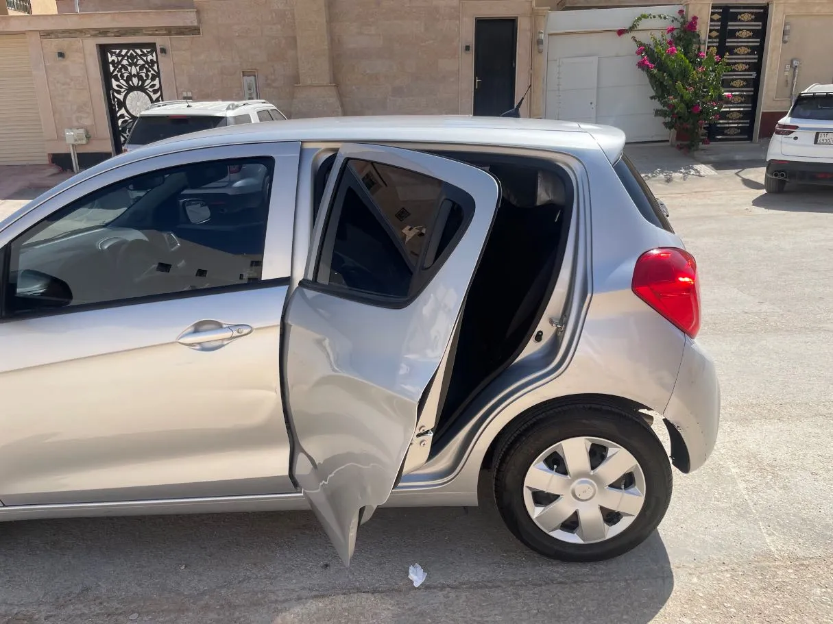 Car image 14