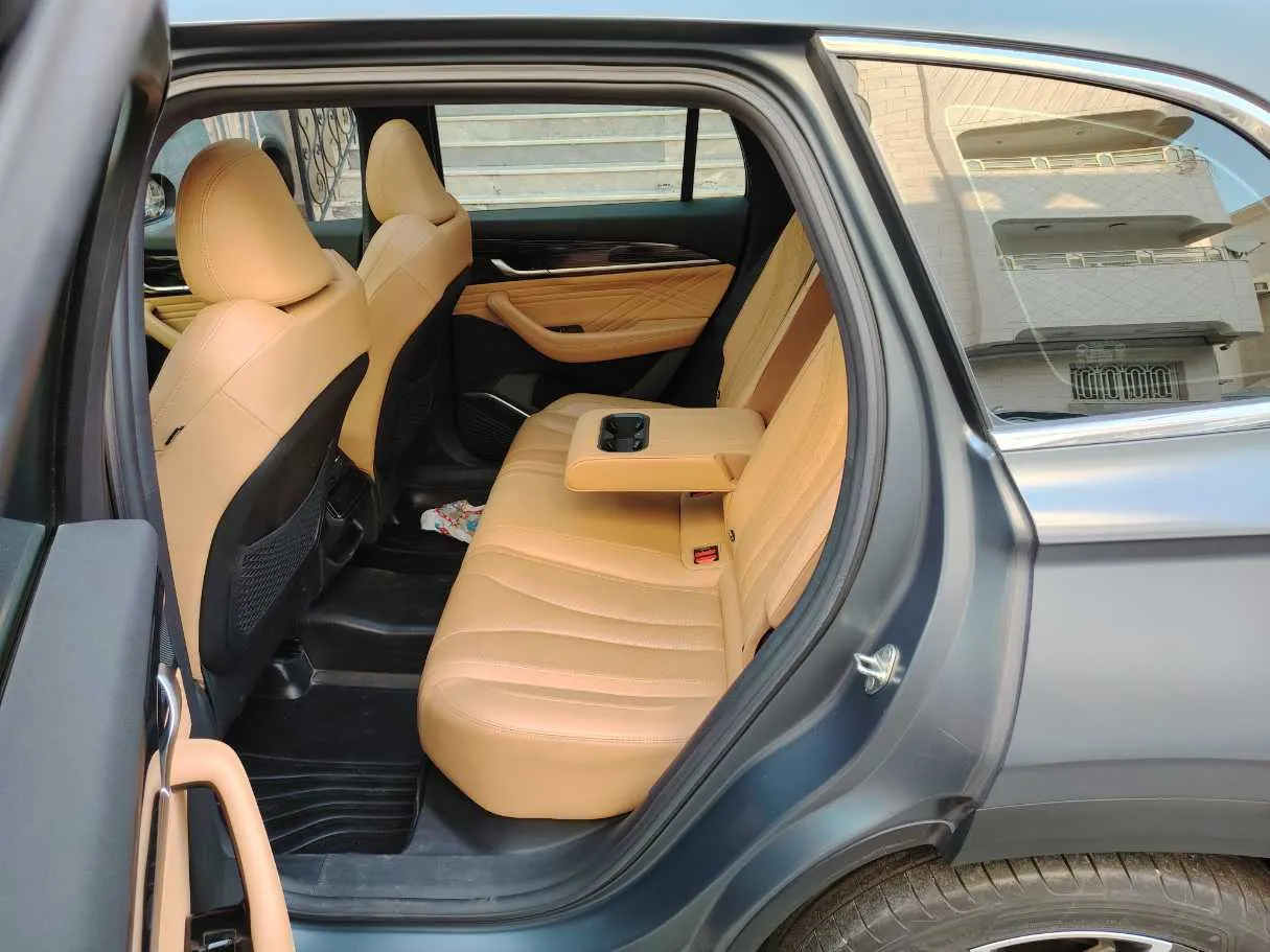 Car image 13