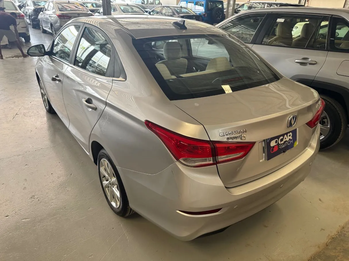 Car image 5