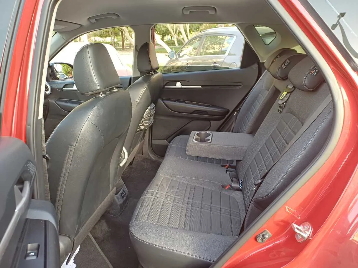 Car image 13