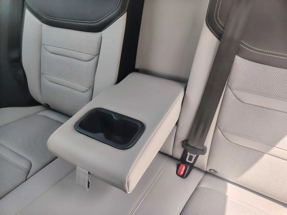 Car image 16