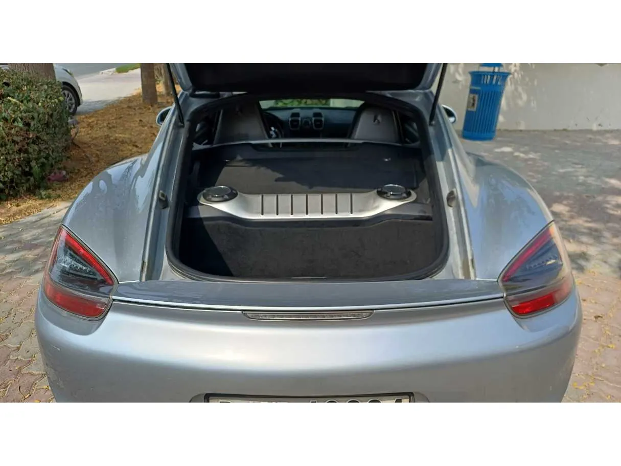 Car image 17