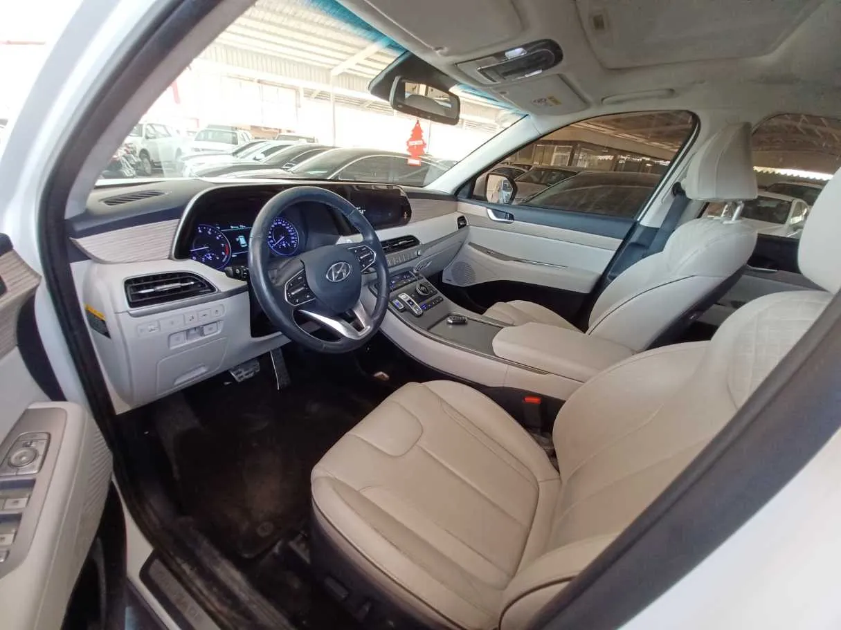 Car image 7