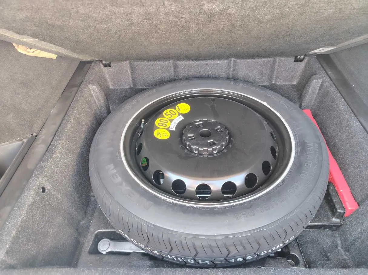 Car image 21