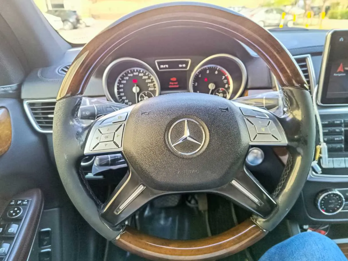 Car image 29