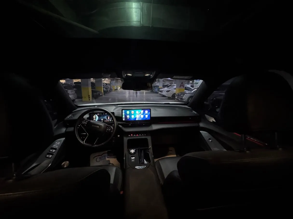 Car image 14