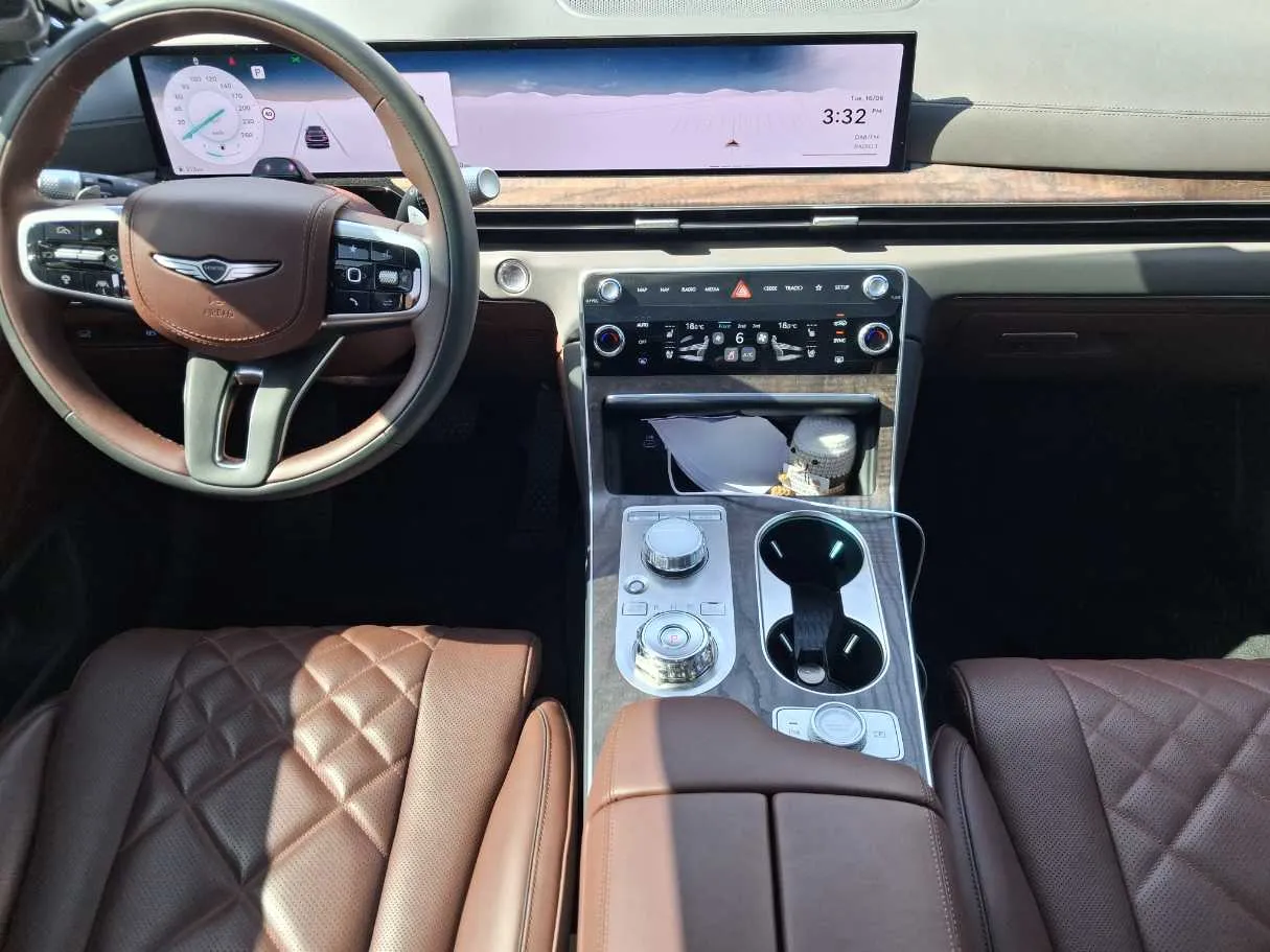 Car image 16