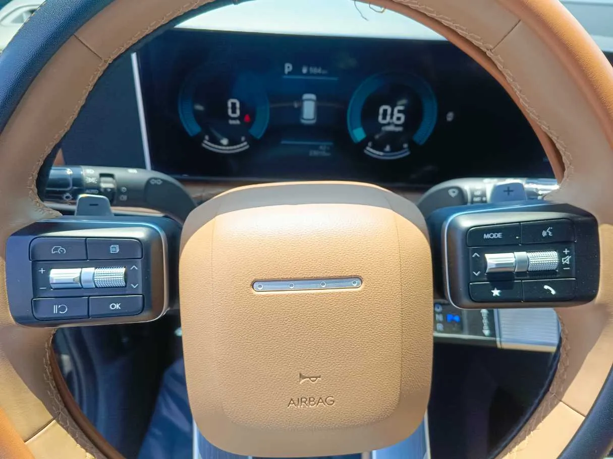 Car image 26