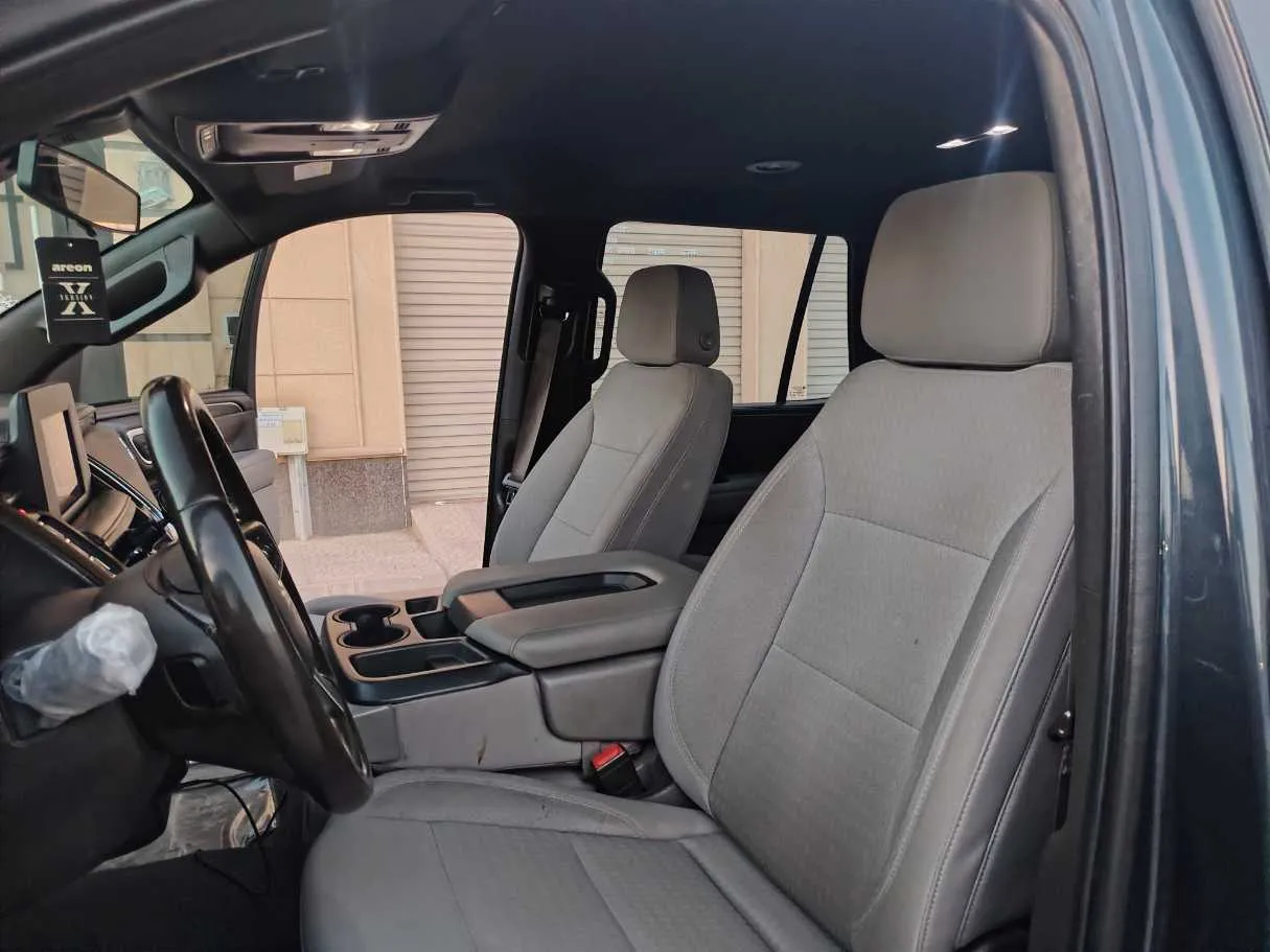 Car image 12