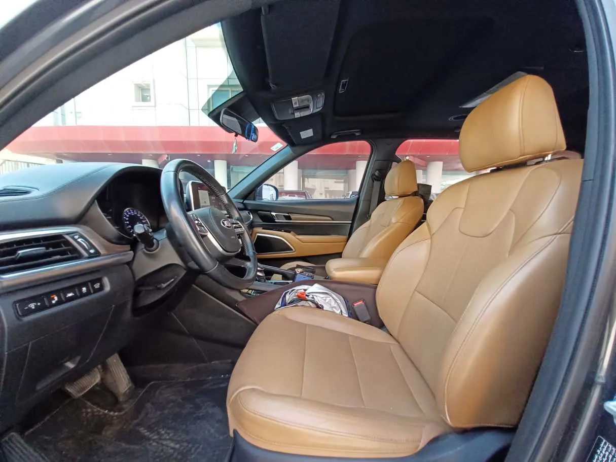 Car image 11