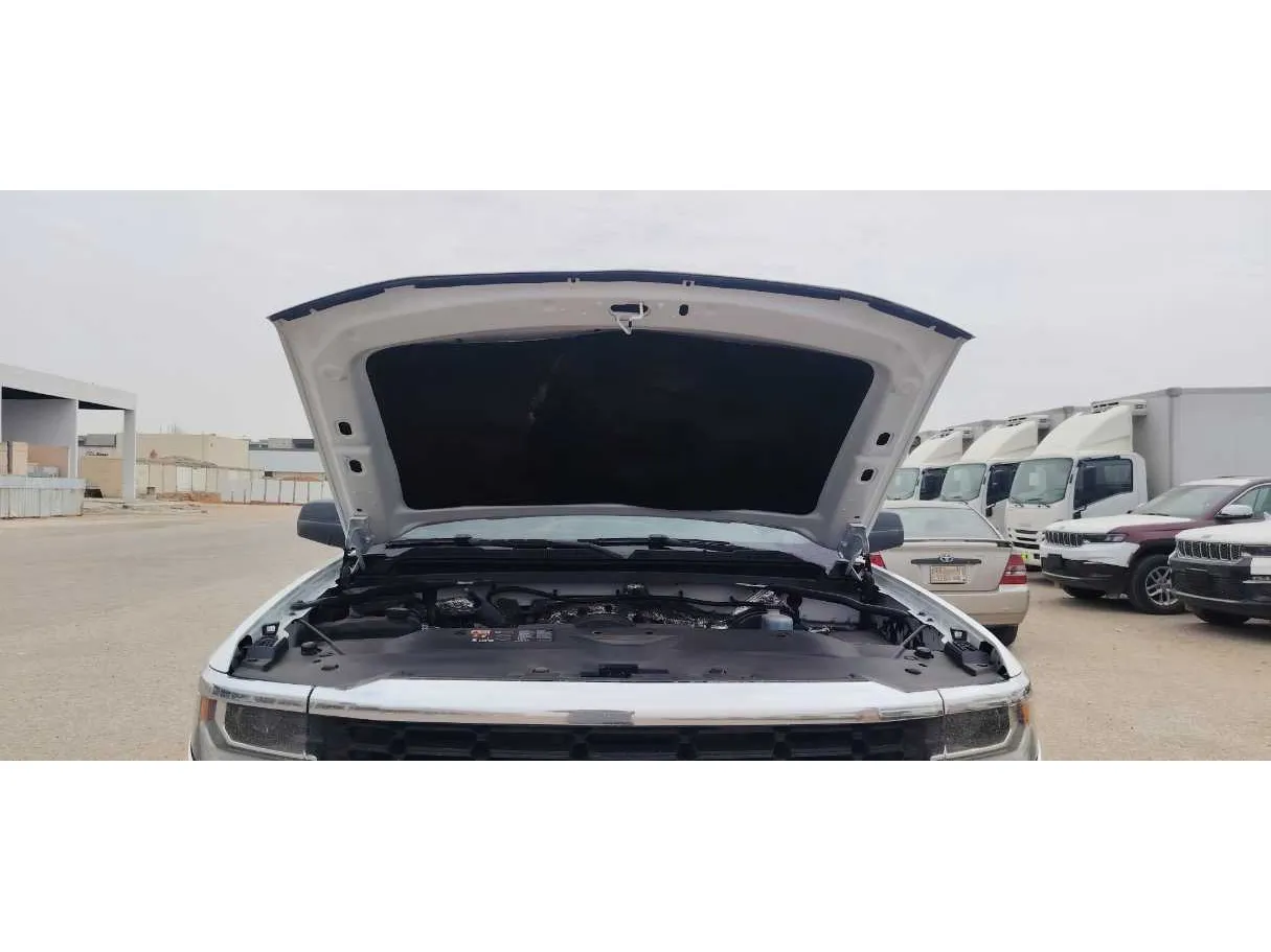 Car image 25