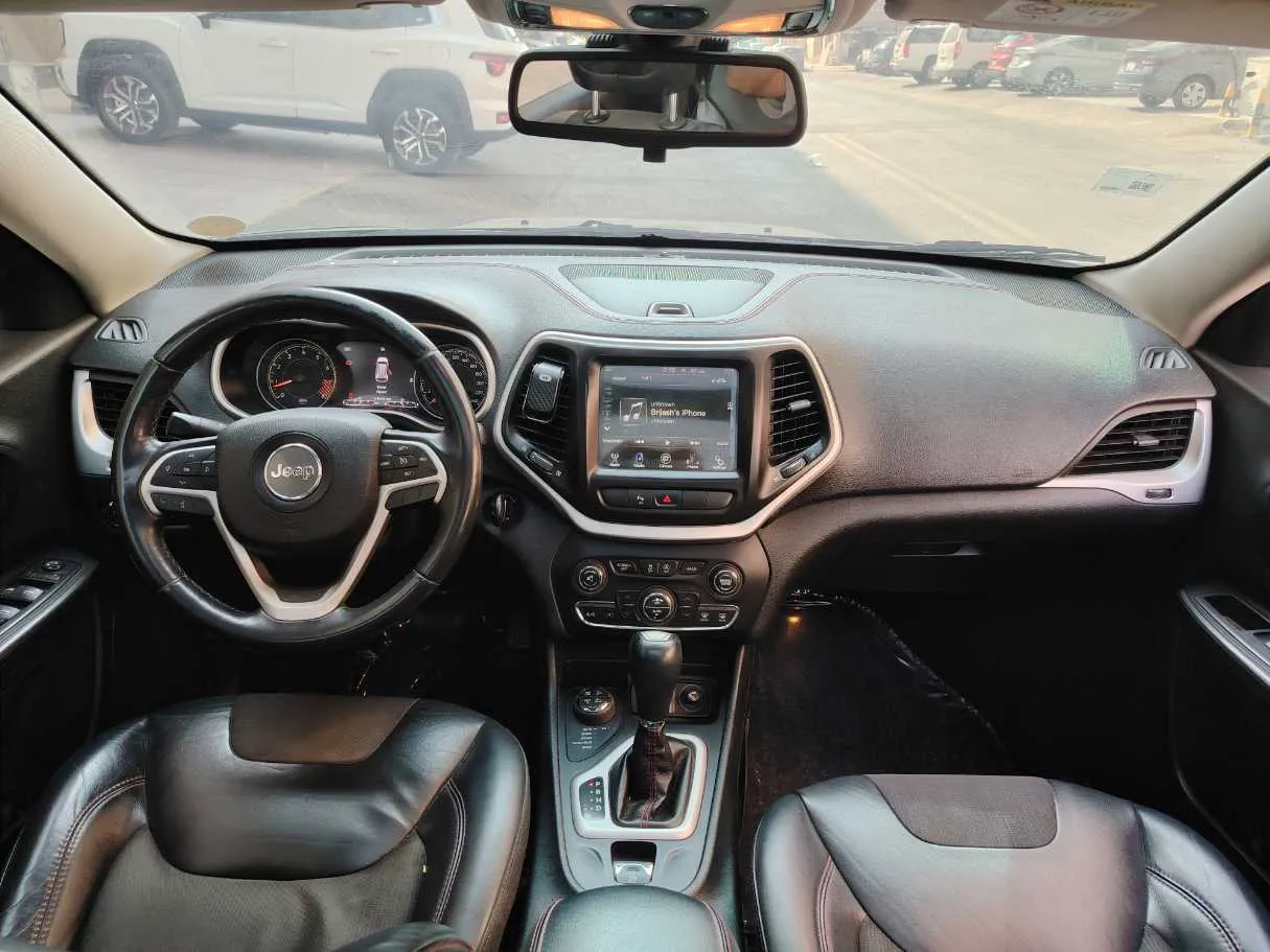 Car image 18