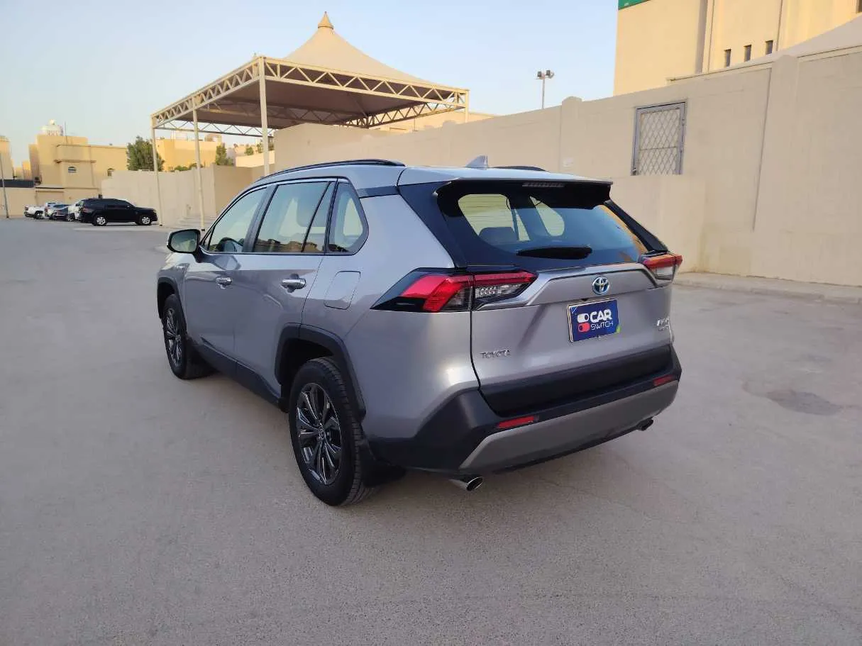 Car image 7