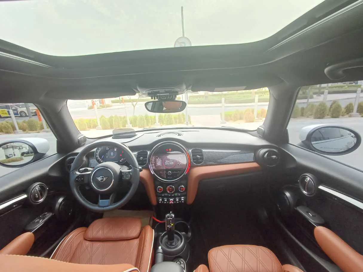Car image 17
