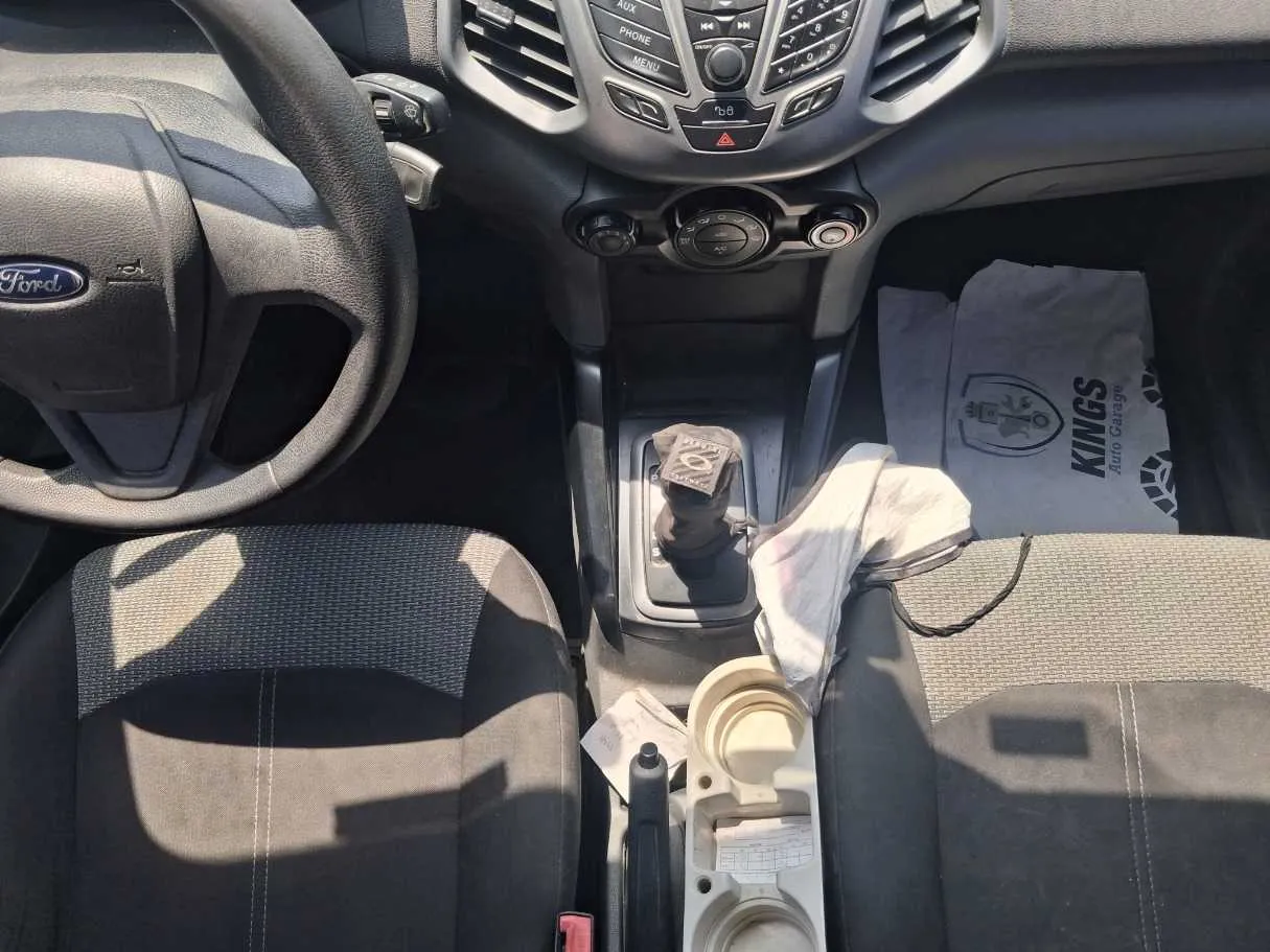 Car image 14