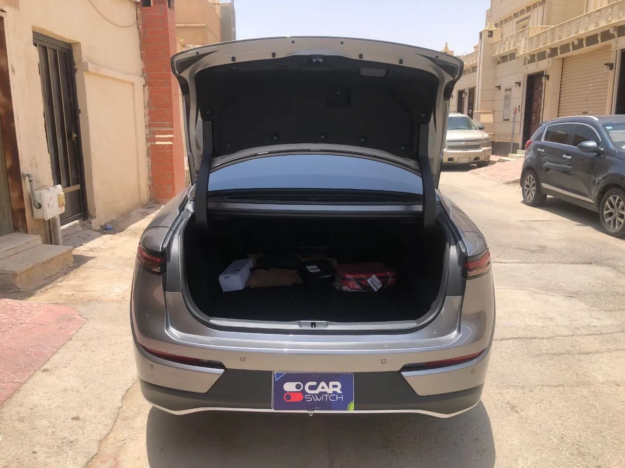 Car image 19