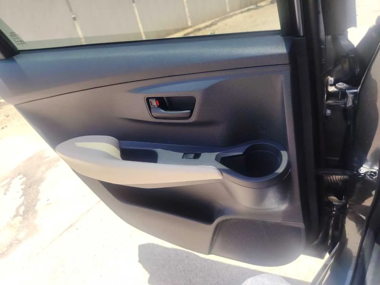 Car image 27