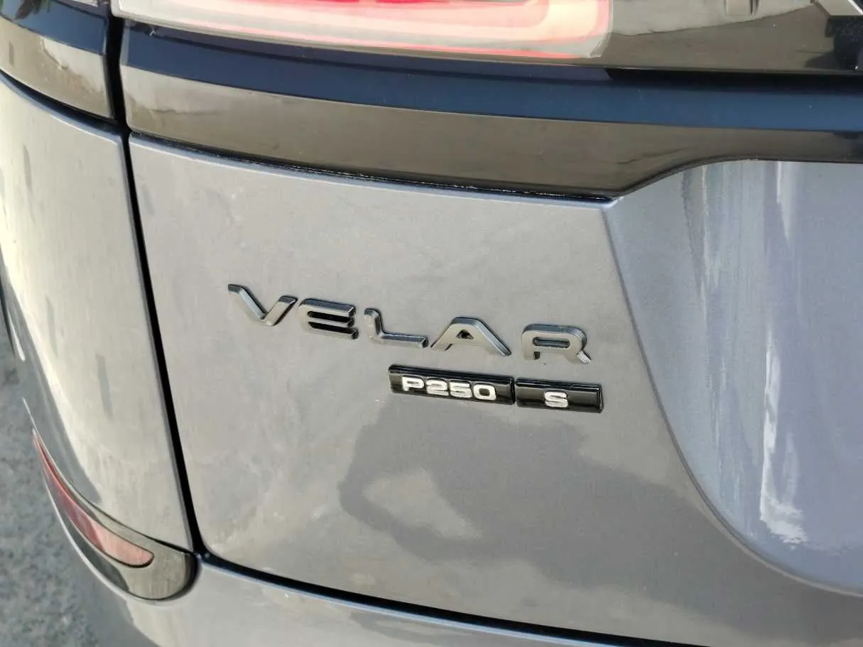 Car image 32