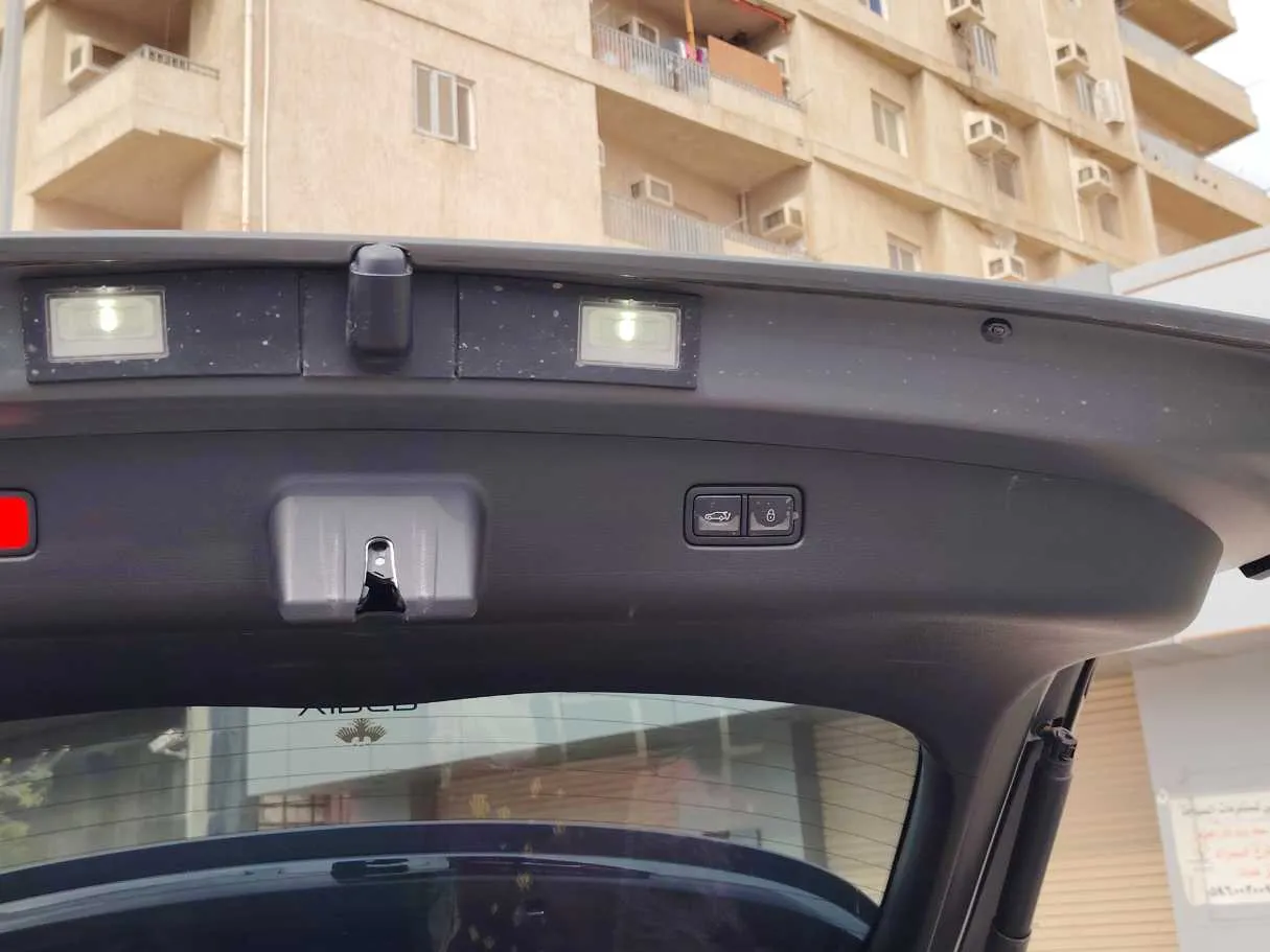 Car image 43