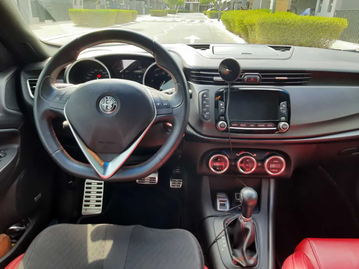 Car image 16