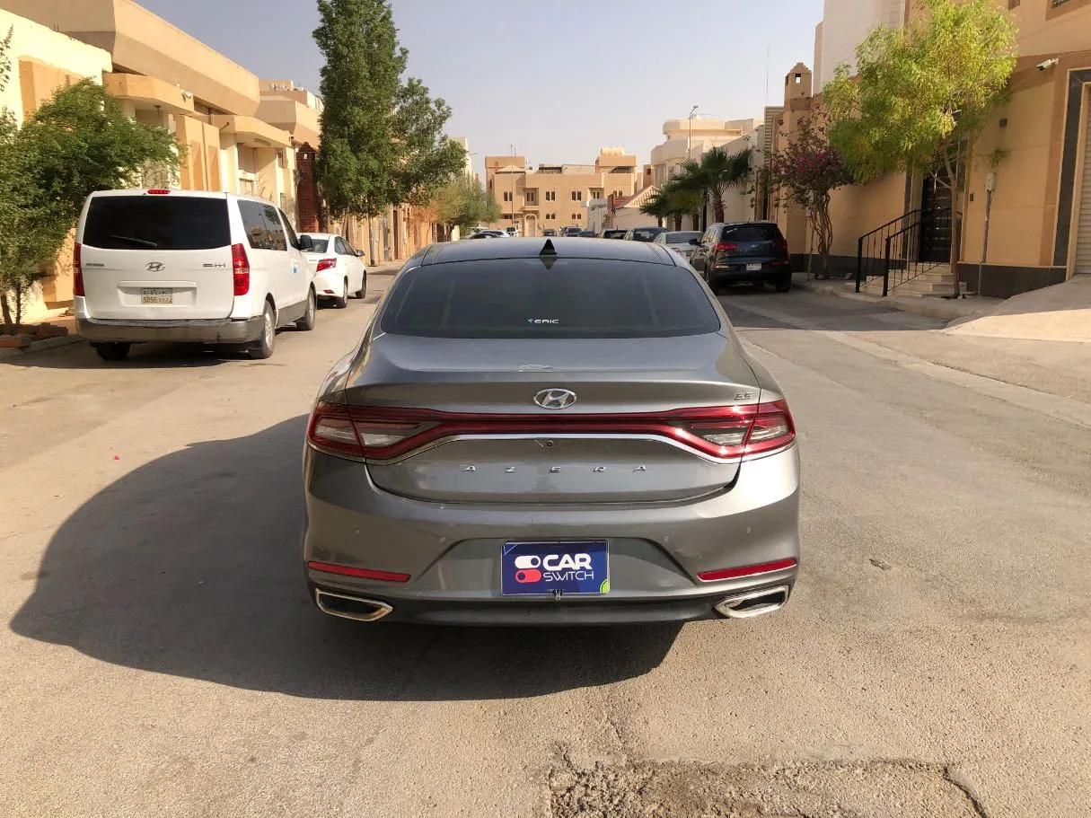 Car image 6