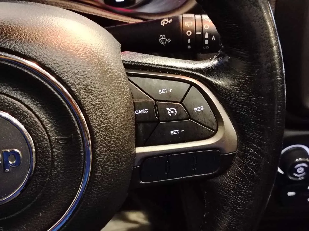 Car image 27