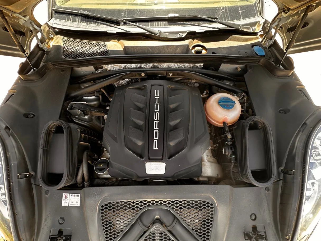 Car image 28