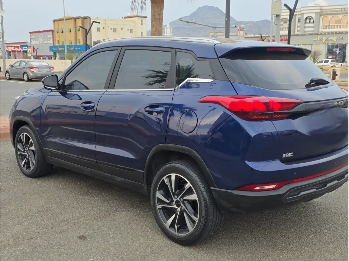 Car image 4
