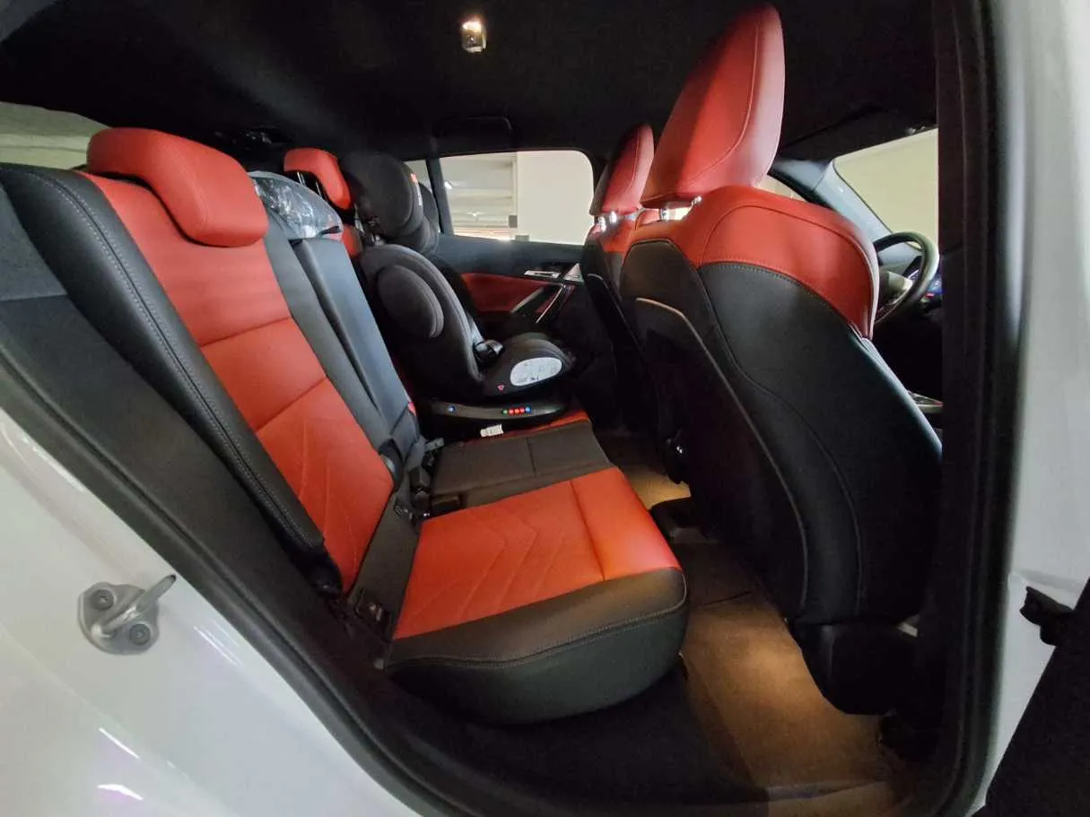 Car image 13