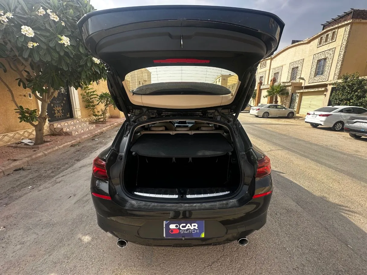 Car image 22